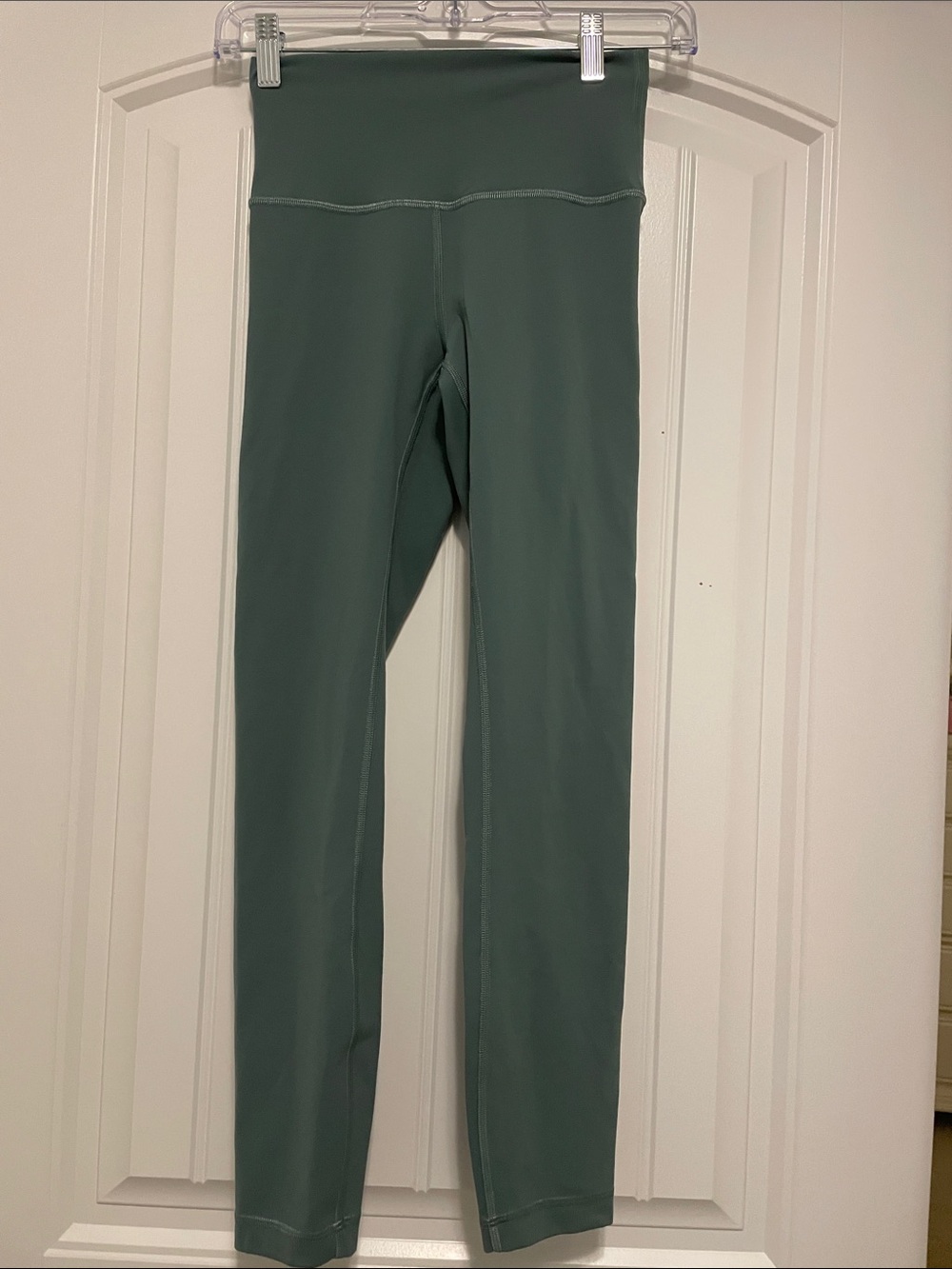 Lululemon Wunder Train Cropped Leggings.